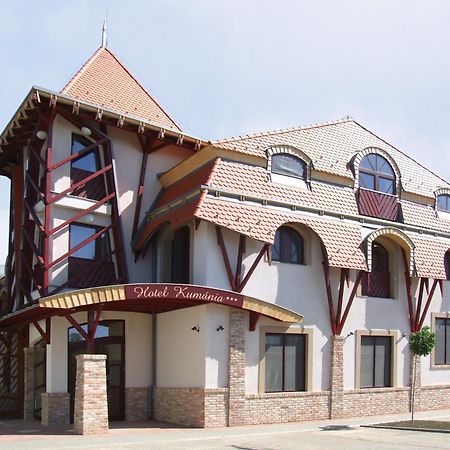 Hotel Kumania Kisujszallas Eksteriør bilde