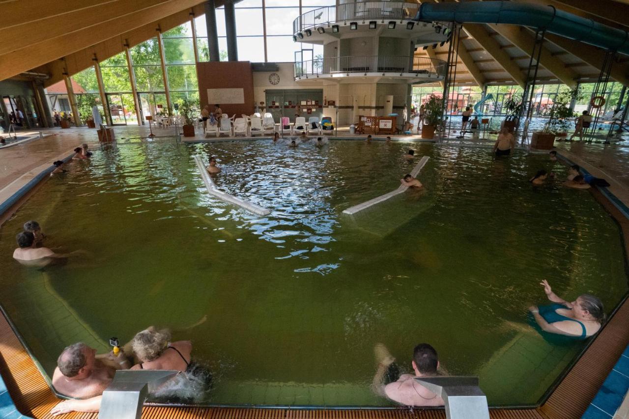 Hotel Kumania Kisujszallas Eksteriør bilde